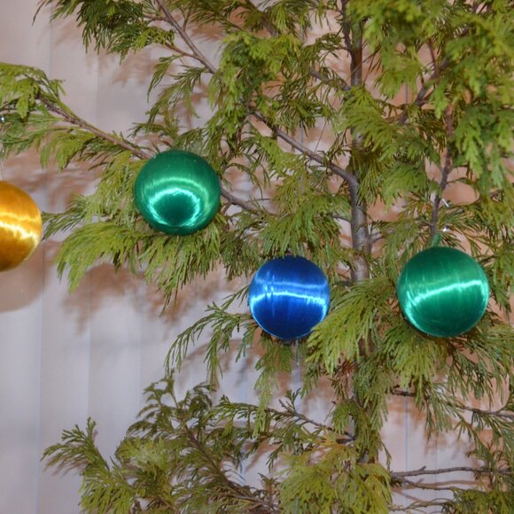 Holiday Ornaments Handmade Balls Styrofoam Wrapped by Shiny Thread 4 pieces - Picture 2 of 7